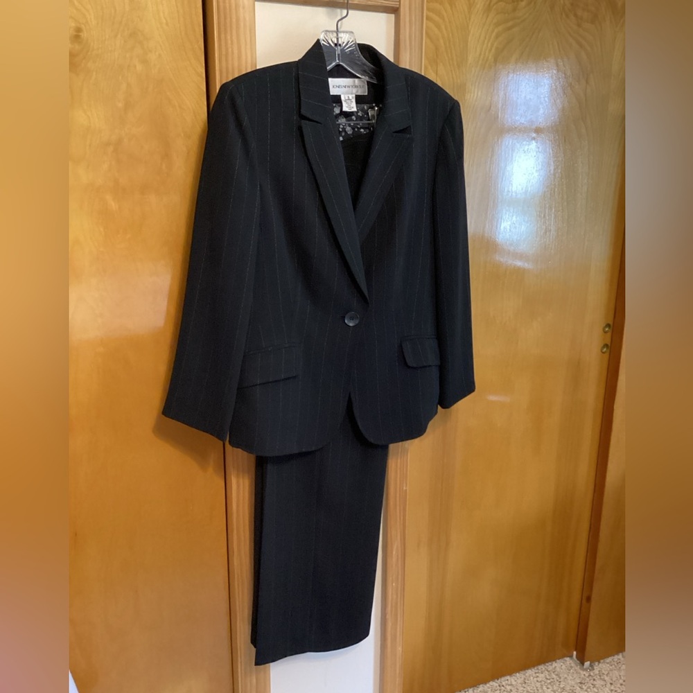 Ladies Kasper 2-pc Pantsuit - Black Pinstripe - 8